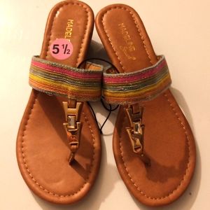 Madeline Stuart Rainbow 🌈 Gold Sandals 1.5" Heel